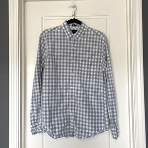 LIKE NEW J. Crew Men’s slim light blue gingham button down shirt